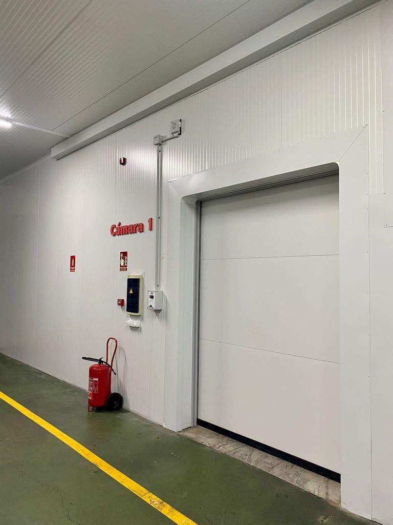 Salysol | Trabajo de panel sándwich de Isocold