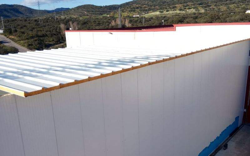 cámara frigorífica con panel sándwich para ConfetiCakes | Isocold