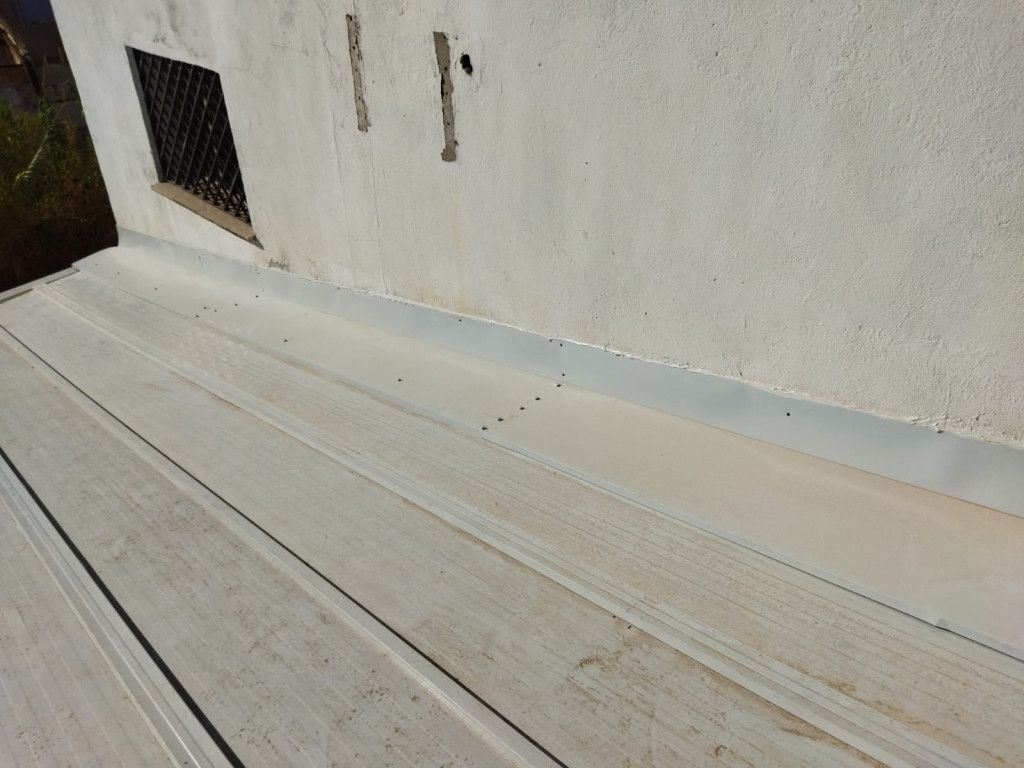 goteras en tejados de panel sándwich | Isocold