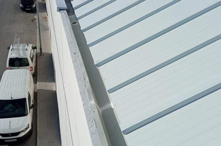 Cerramiento con panel sándwich | Isocold