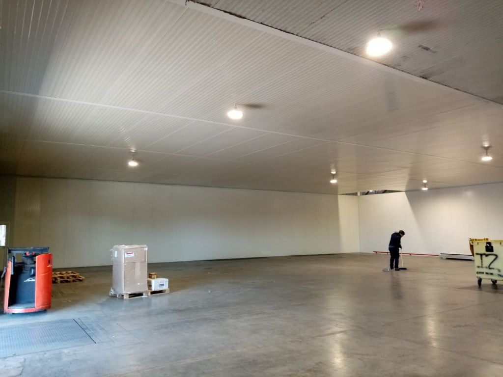 Instalación de nuevos abrigos en los muelles de carga de Integra2 en Mérida | Isocold