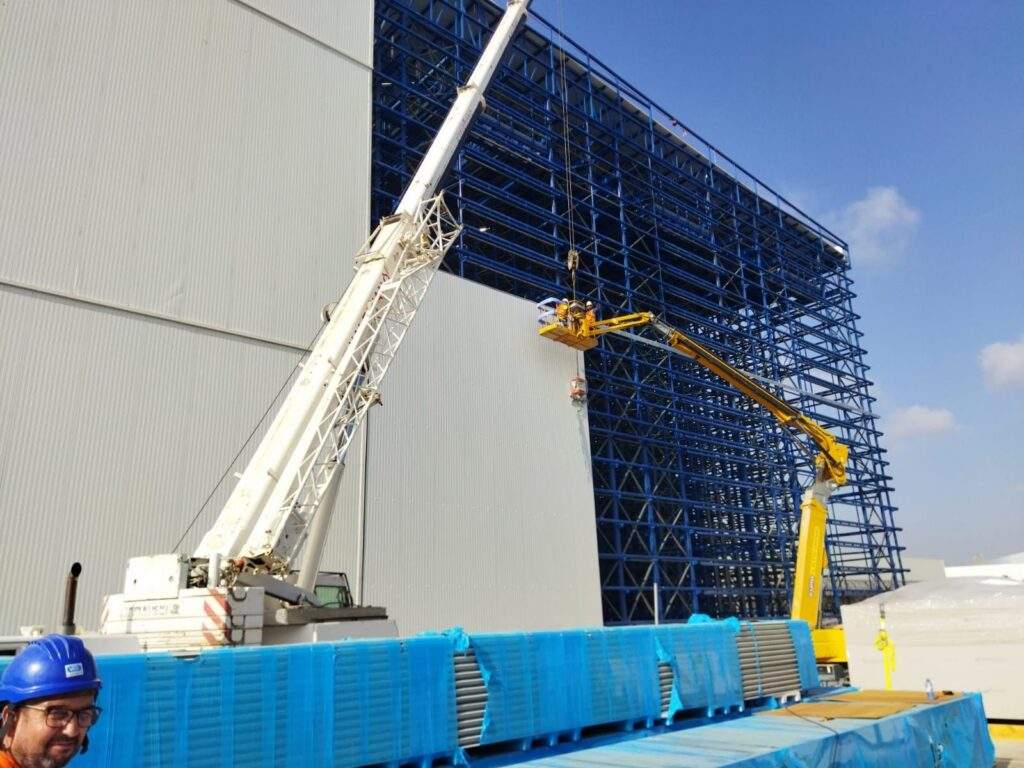 Cerramiento de almacén en importante industria de lácteos en Cádiz - Isocold