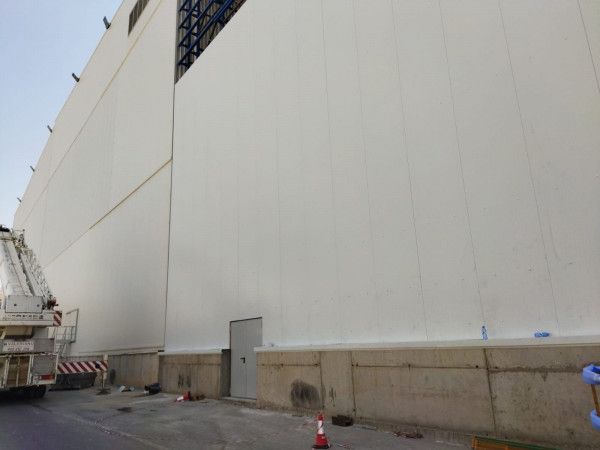 Cerramiento de almacén en importante industria de lácteos en Cádiz - Isocold