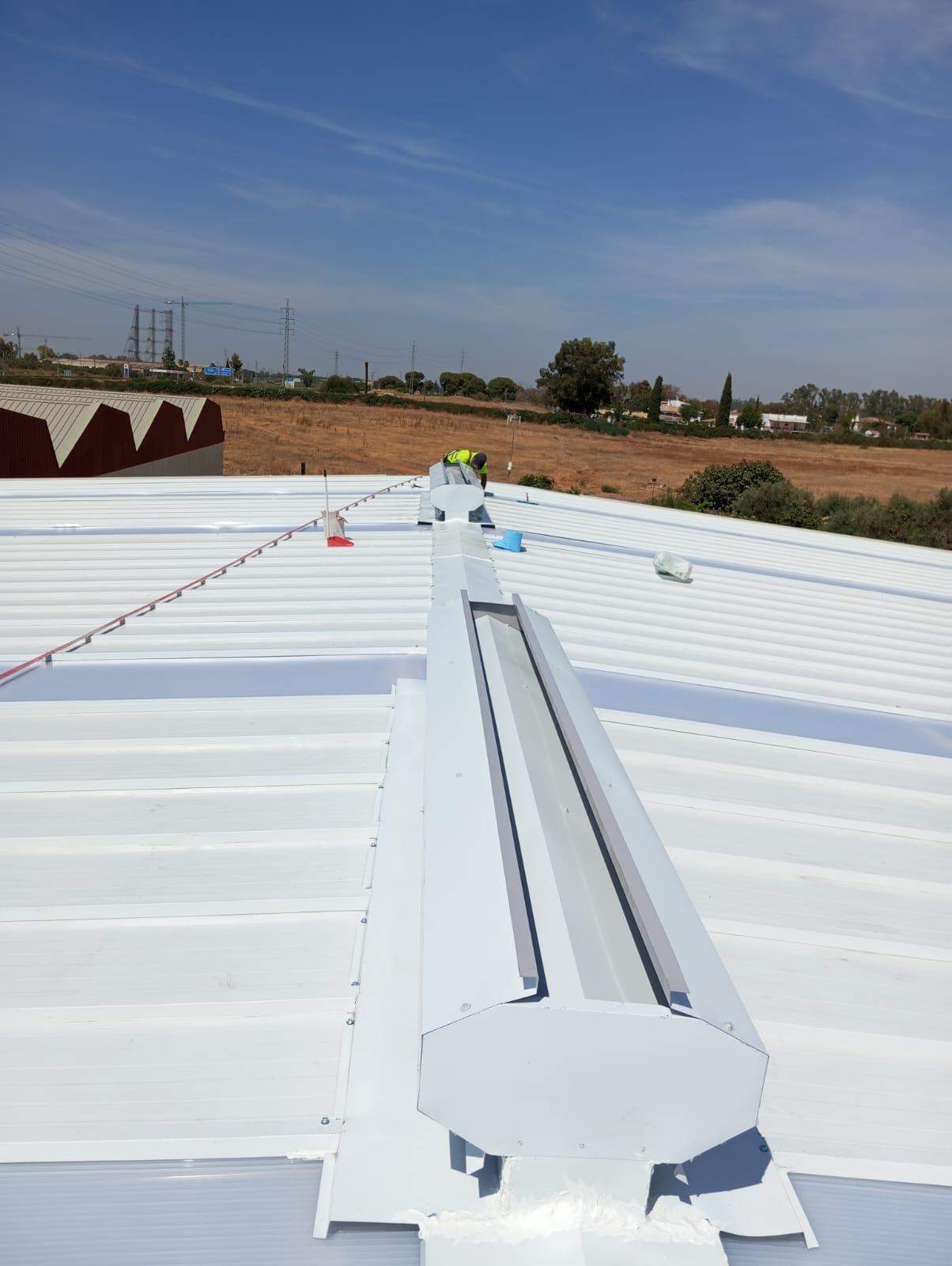 colocación de panel sándwich en fachada y cubierta - isocold.es