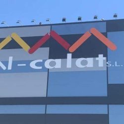 Instalación de panel sándwich fachada Paneles Alcalat | Isocold