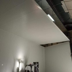 Montaje de cámara frigorífica con panel sándwich - ISOCOLD
